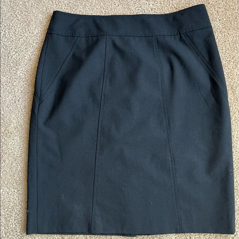 Black Loft Pencil Skirt size 4 closet staple Capsule Wardrobe - Picture 2 of 6